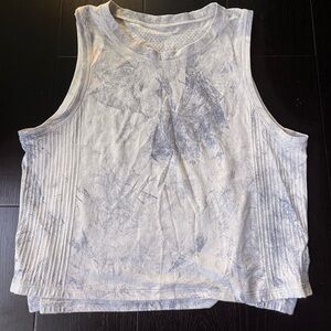 Lululemon cropped workout tank